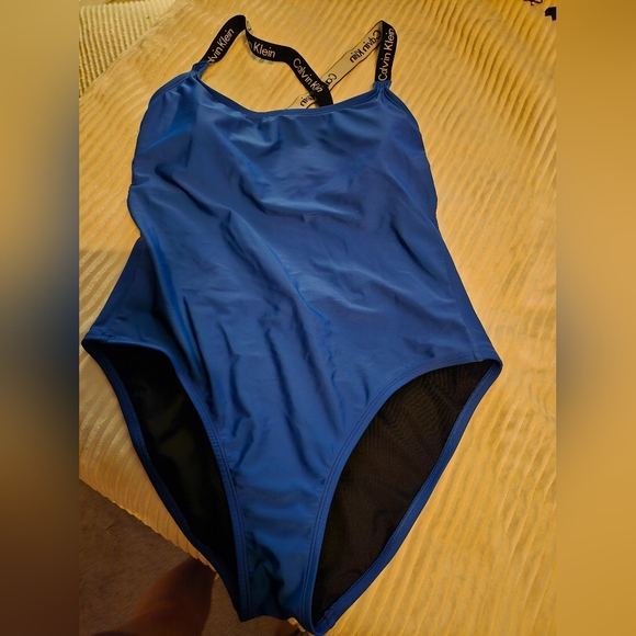 One peice swim Calvin Klein - Picture 2 of 3